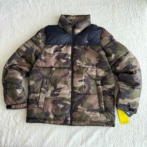 G.H. Bass & Co. Men's Ultra Loft Insulation Lightweight Jacket, Green Camo, M